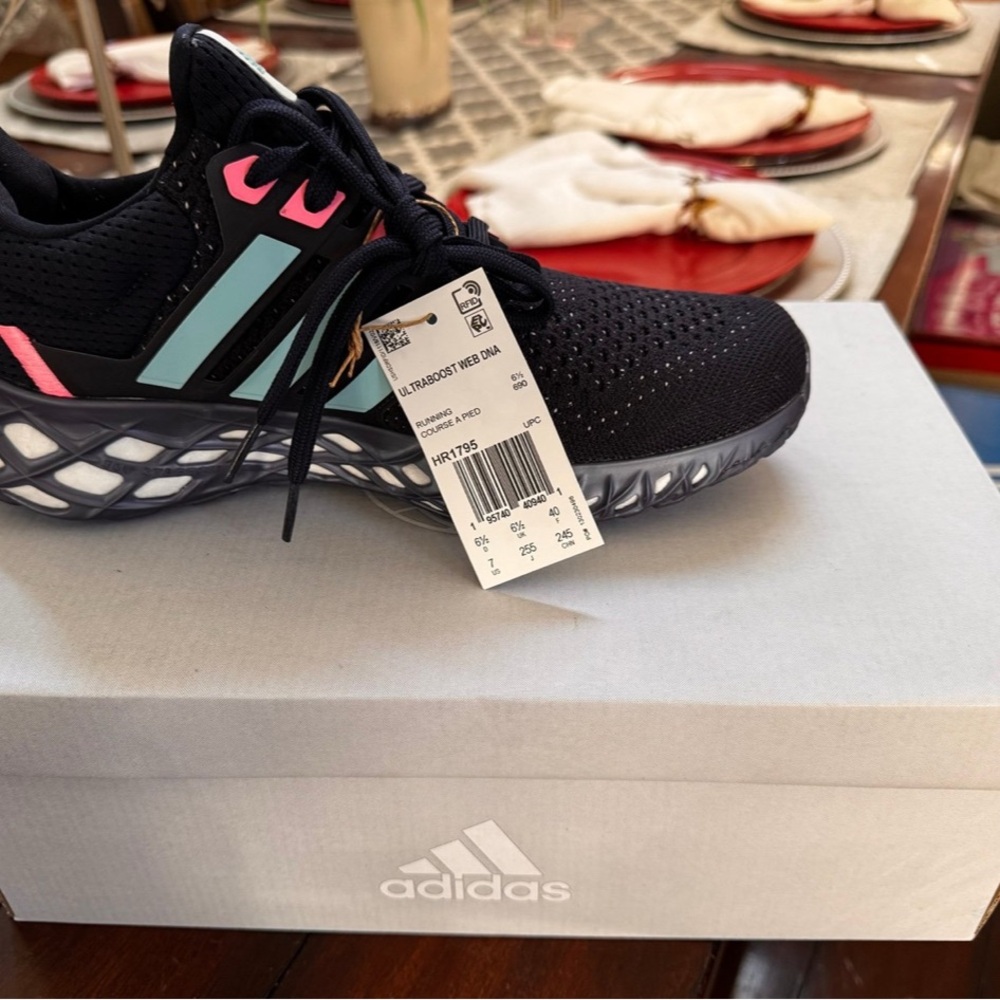 Adidas Utraboost DNA new & auth size 7 kids or 8.5 for women’s
